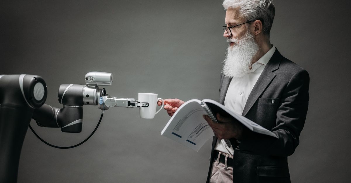 Cover for: Here are the top AI agents that can live in your text messages